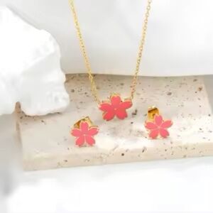 New with tags, beautiful pink flower, jewelry set in gold tone